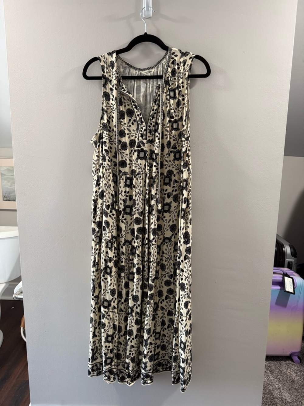 Max Studio Black and Cream Floral V-Neck Maxi Dress